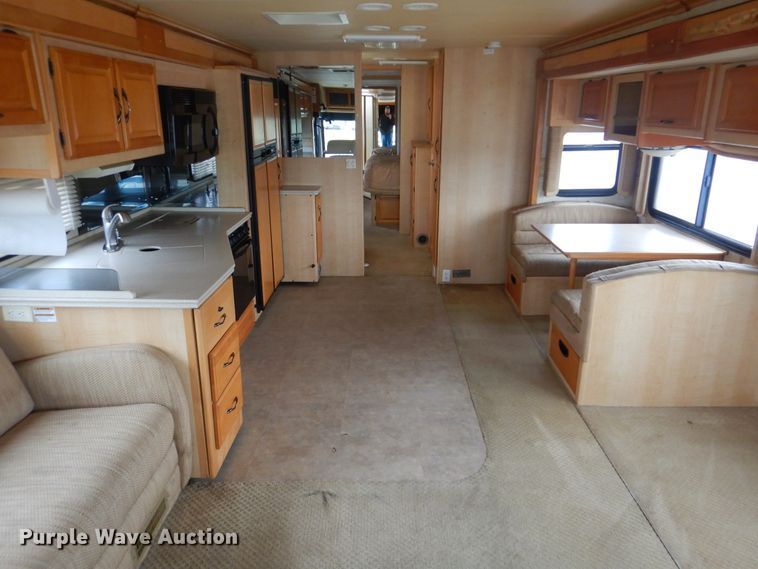 image for item GF9161 2005 Fleetwood Discovery  RV