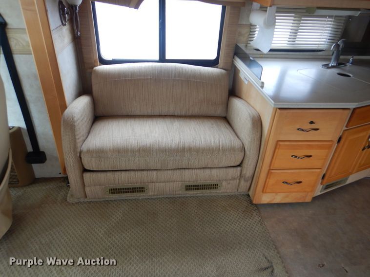 image for item GF9161 2005 Fleetwood Discovery  RV