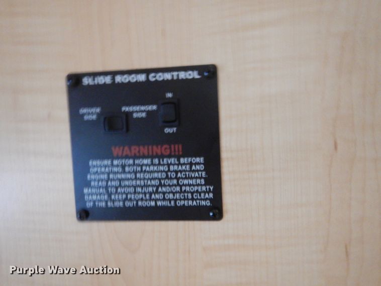 image for item GF9161 2005 Fleetwood Discovery  RV