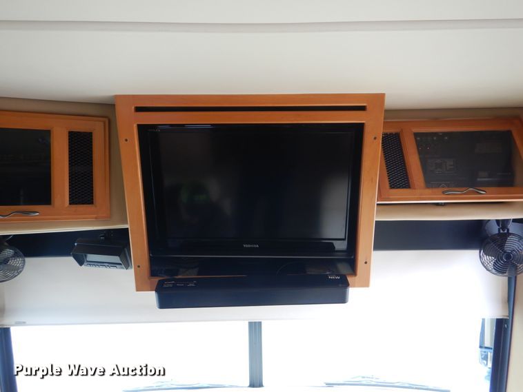 image for item GF9161 2005 Fleetwood Discovery  RV