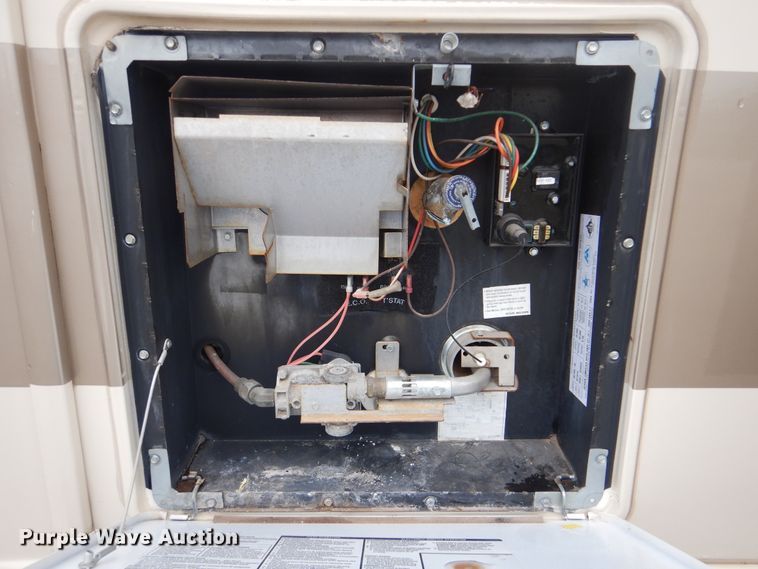 image for item GF9161 2005 Fleetwood Discovery  RV