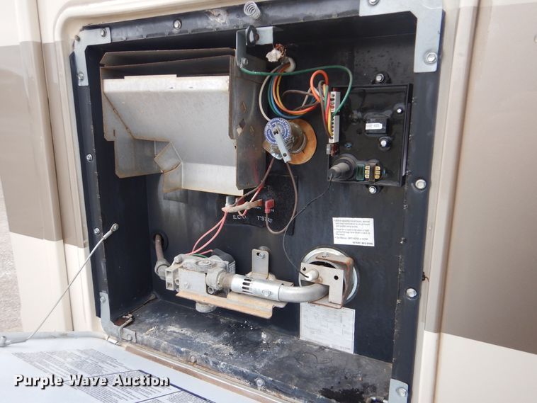 image for item GF9161 2005 Fleetwood Discovery  RV