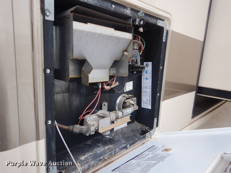 image for item GF9161 2005 Fleetwood Discovery  RV