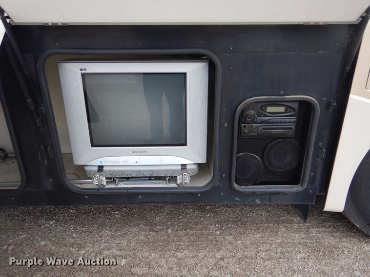 image for item GF9161 2005 Fleetwood Discovery  RV
