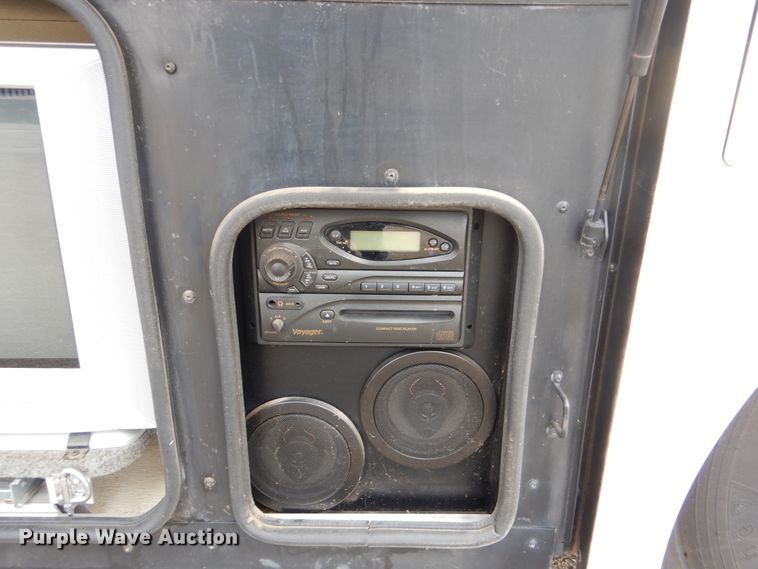 image for item GF9161 2005 Fleetwood Discovery  RV