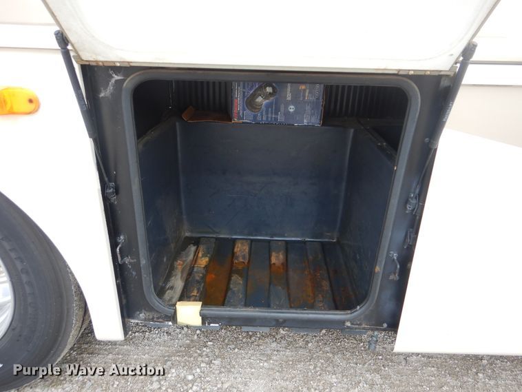 image for item GF9161 2005 Fleetwood Discovery  RV