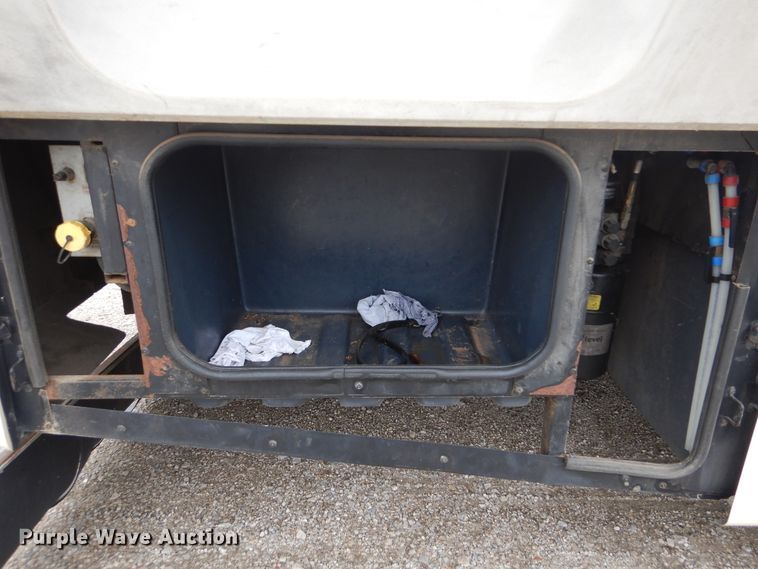 image for item GF9161 2005 Fleetwood Discovery  RV