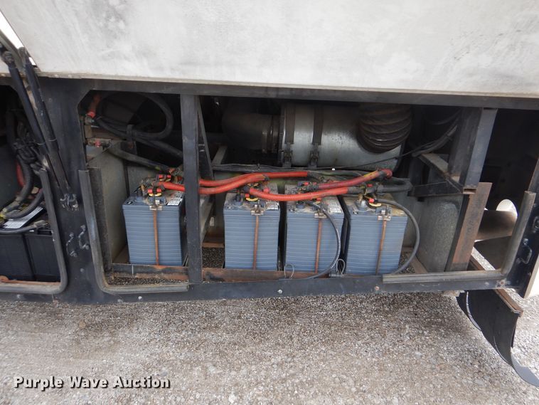 image for item GF9161 2005 Fleetwood Discovery  RV