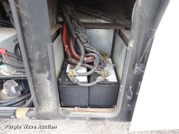 image for item GF9161 2005 Fleetwood Discovery  RV