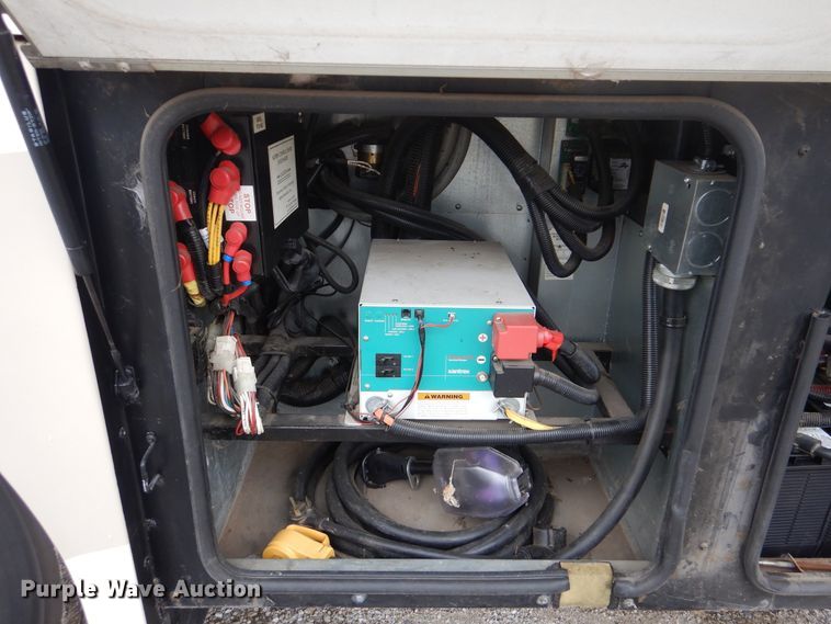 image for item GF9161 2005 Fleetwood Discovery  RV