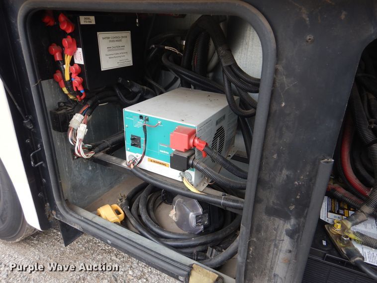 image for item GF9161 2005 Fleetwood Discovery  RV