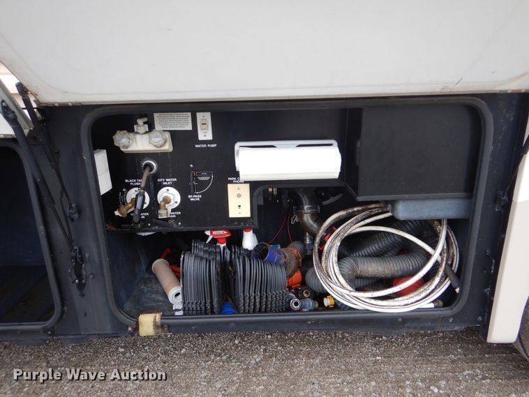 image for item GF9161 2005 Fleetwood Discovery  RV