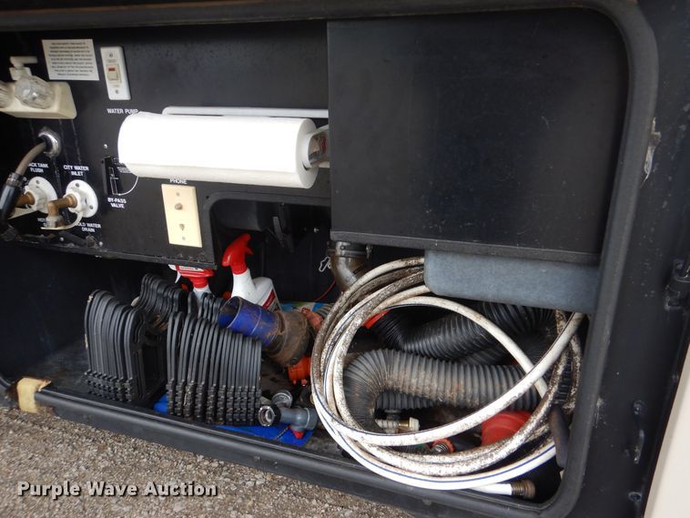 image for item GF9161 2005 Fleetwood Discovery  RV