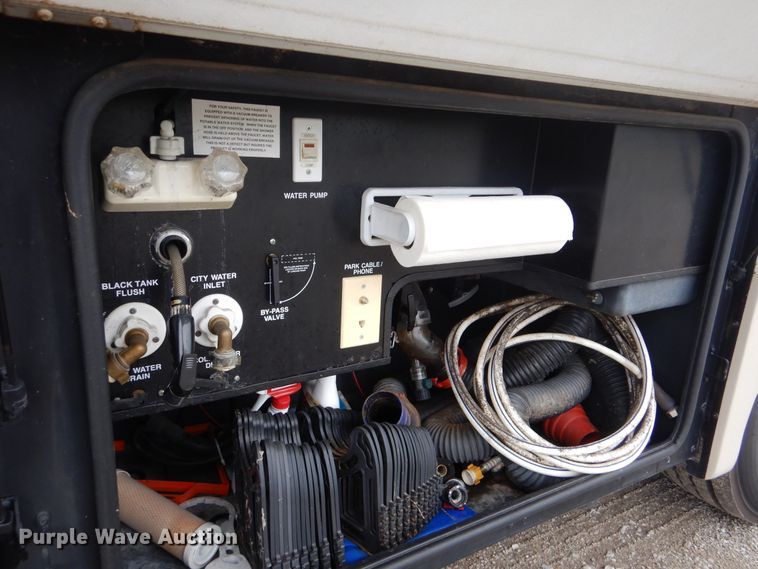 image for item GF9161 2005 Fleetwood Discovery  RV