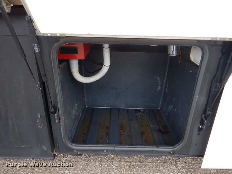 image for item GF9161 2005 Fleetwood Discovery  RV