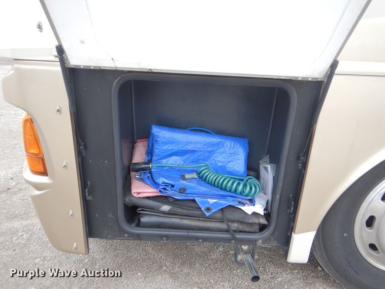 image for item GF9161 2005 Fleetwood Discovery  RV