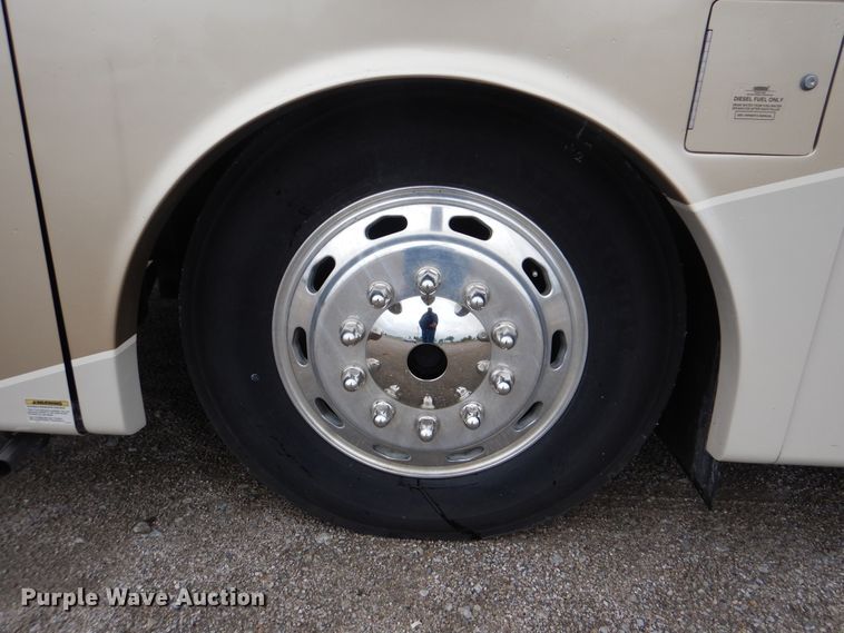 image for item GF9161 2005 Fleetwood Discovery  RV