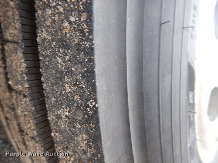 image for item GF9161 2005 Fleetwood Discovery  RV