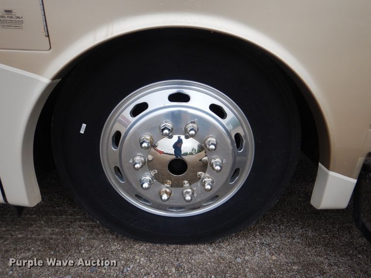 image for item GF9161 2005 Fleetwood Discovery  RV