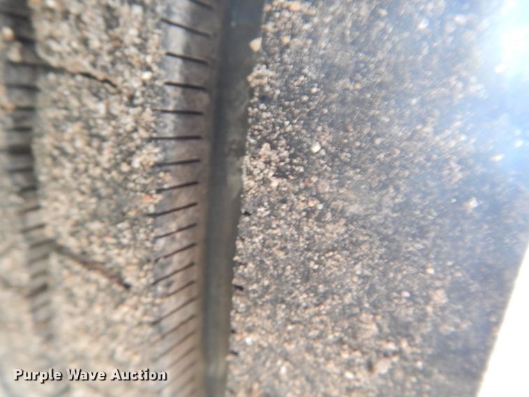 image for item GF9161 2005 Fleetwood Discovery  RV