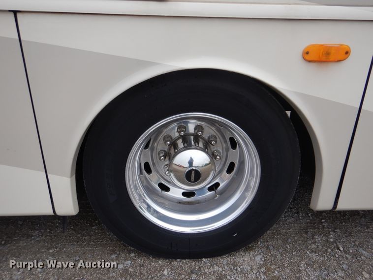 image for item GF9161 2005 Fleetwood Discovery  RV