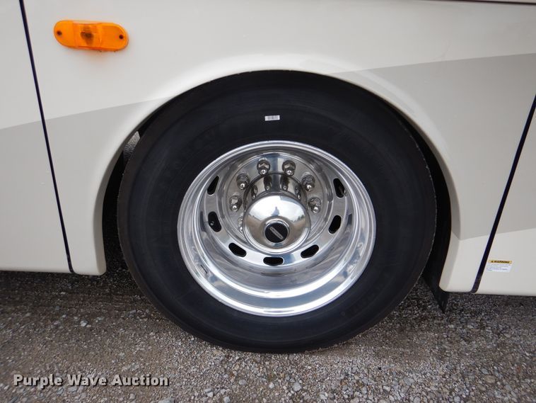 image for item GF9161 2005 Fleetwood Discovery  RV