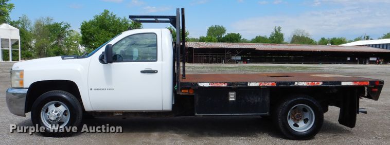 image for item GF9177 2009 Chevrolet Silverado 3500  flatbed pickup truck