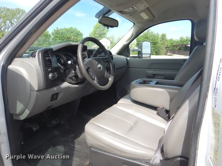 image for item GF9177 2009 Chevrolet Silverado 3500  flatbed pickup truck