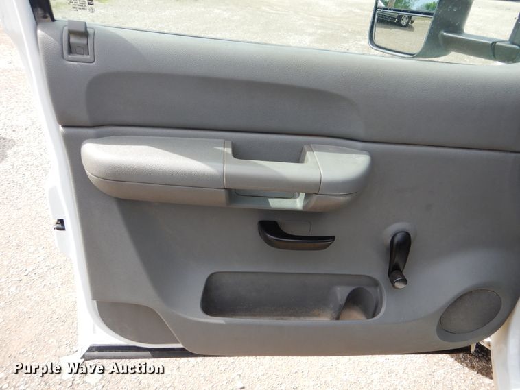 image for item GF9177 2009 Chevrolet Silverado 3500  flatbed pickup truck