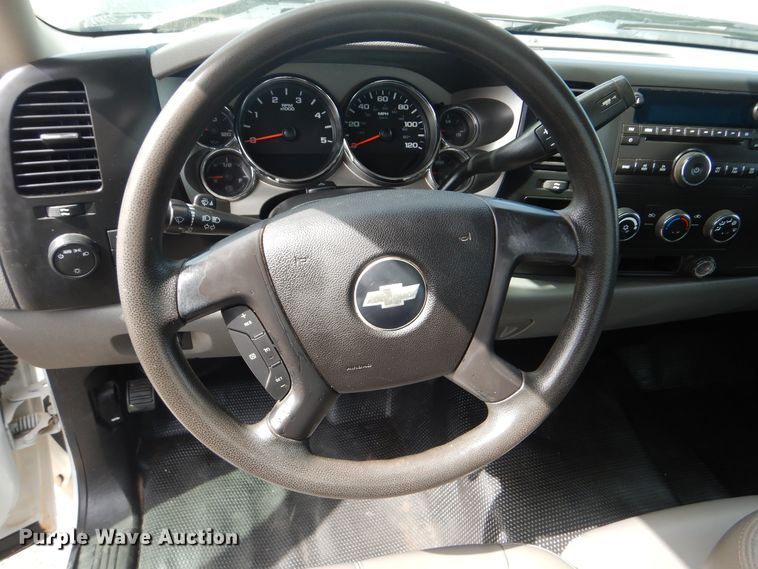 image for item GF9177 2009 Chevrolet Silverado 3500  flatbed pickup truck