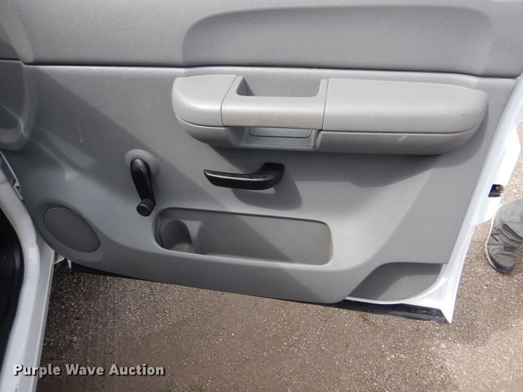 image for item GF9177 2009 Chevrolet Silverado 3500  flatbed pickup truck