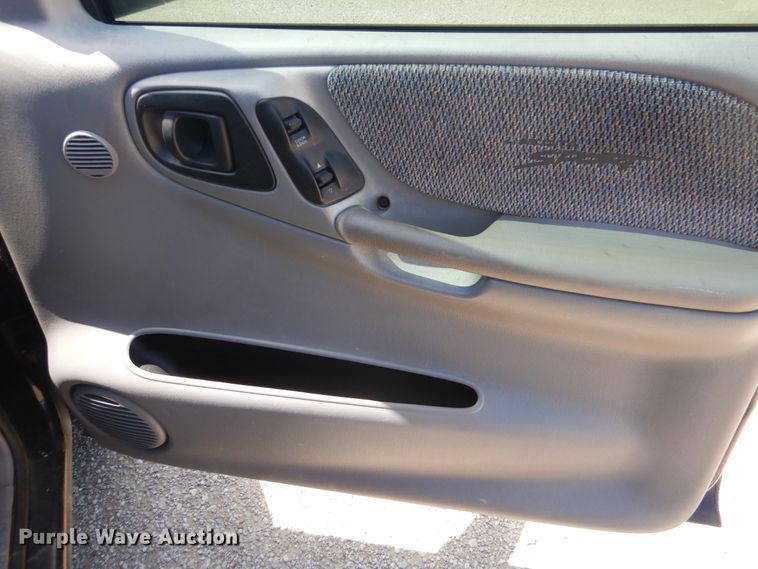 image for item GF9191 1997 Dodge Dakota Sport  Club Cab pickup truck