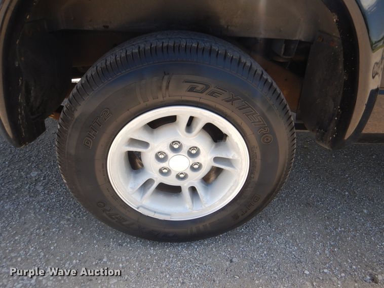 image for item GF9191 1997 Dodge Dakota Sport  Club Cab pickup truck