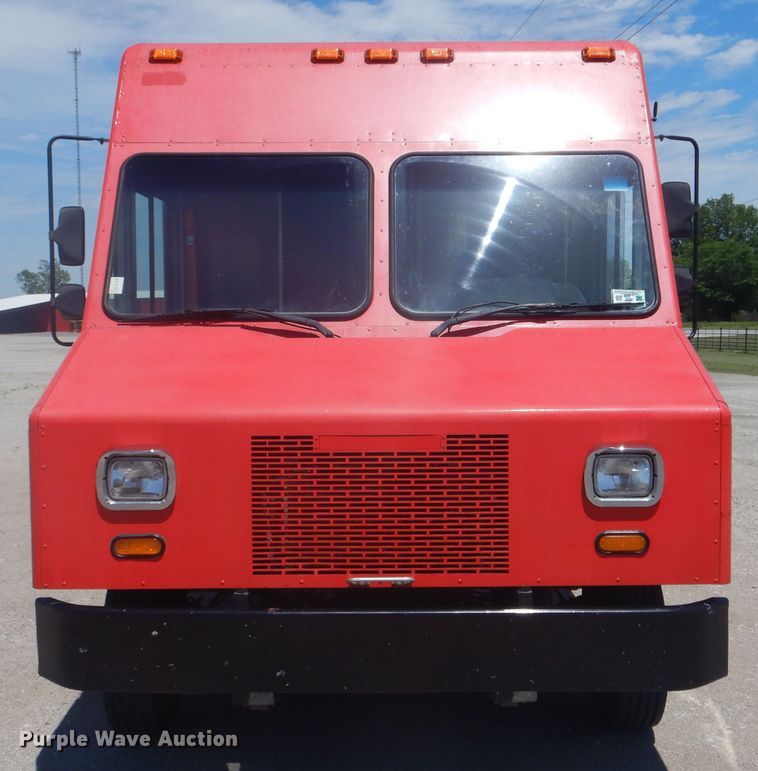 image for item GF9194 2002 Freightliner MT45 delivery truck
