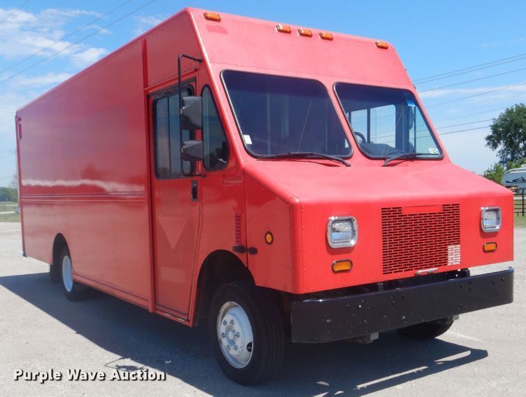 image for item GF9194 2002 Freightliner MT45 delivery truck