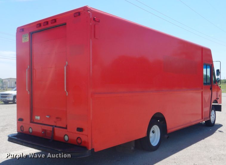 image for item GF9194 2002 Freightliner MT45 delivery truck