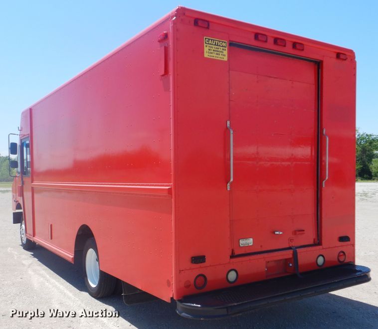 image for item GF9194 2002 Freightliner MT45 delivery truck