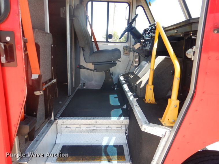 image for item GF9194 2002 Freightliner MT45 delivery truck