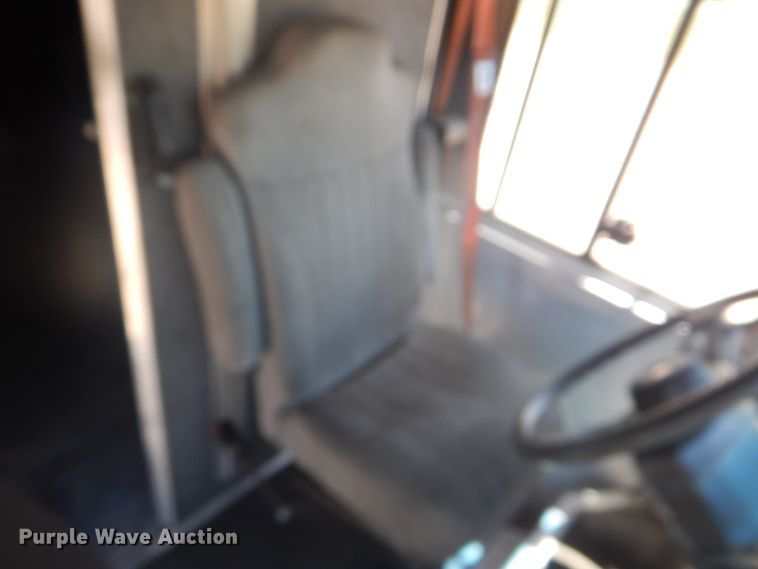 image for item GF9194 2002 Freightliner MT45 delivery truck