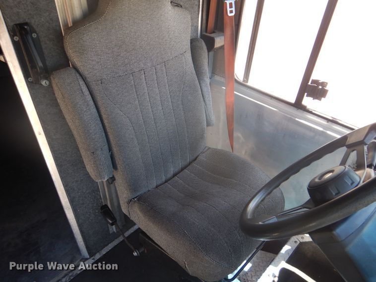 image for item GF9194 2002 Freightliner MT45 delivery truck