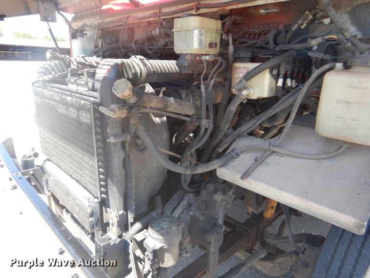 image for item GF9194 2002 Freightliner MT45 delivery truck