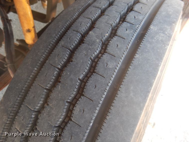 image for item GF9194 2002 Freightliner MT45 delivery truck