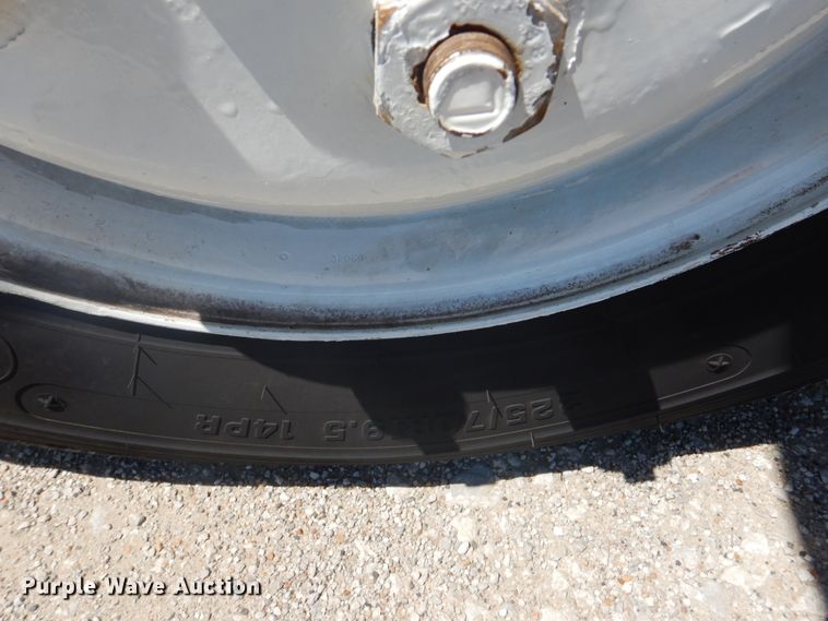 image for item GF9194 2002 Freightliner MT45 delivery truck