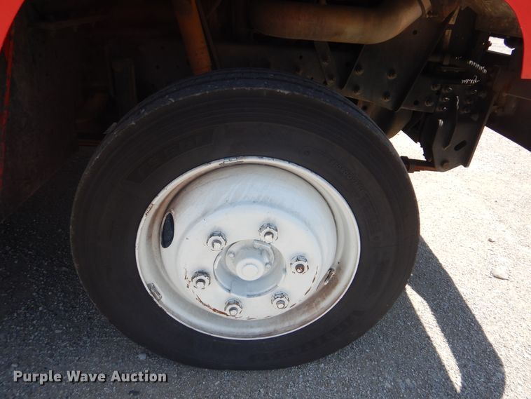 image for item GF9194 2002 Freightliner MT45 delivery truck