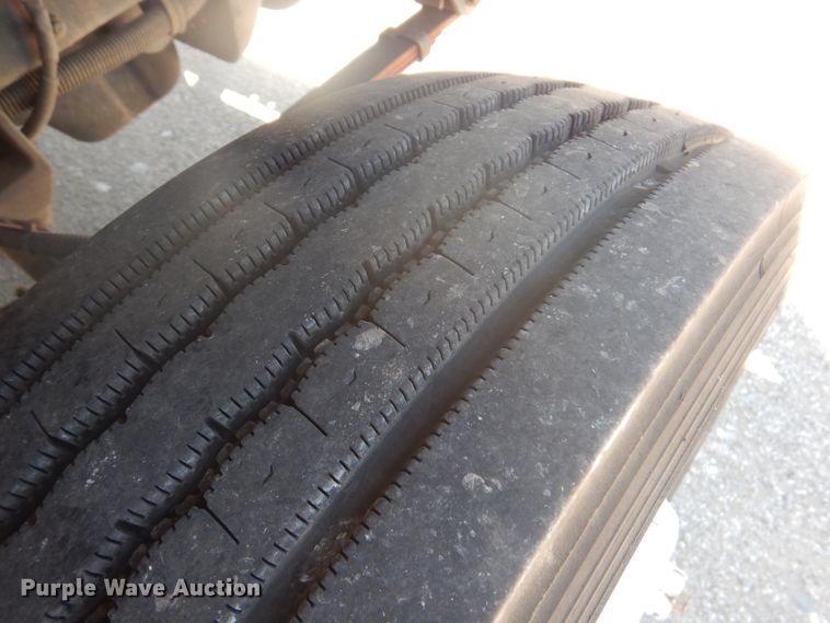 image for item GF9194 2002 Freightliner MT45 delivery truck