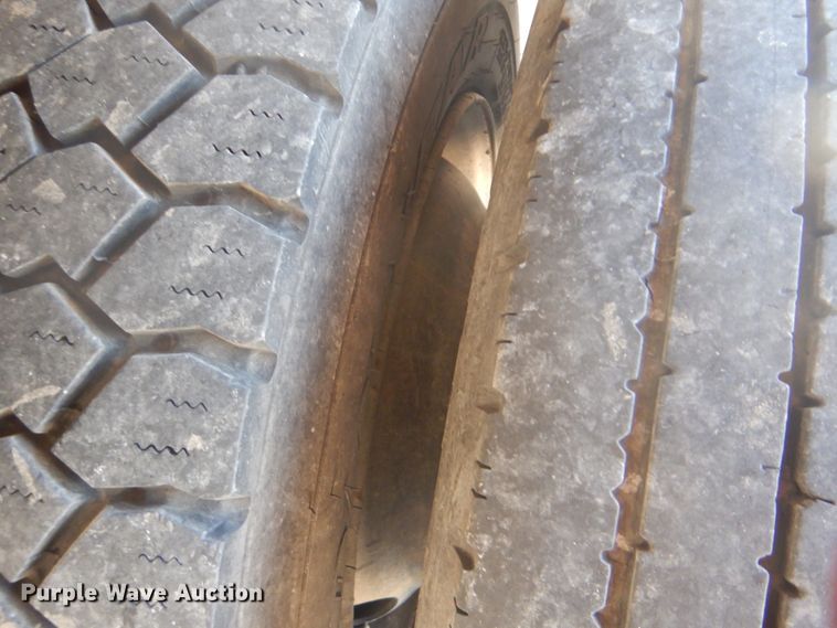 image for item GF9194 2002 Freightliner MT45 delivery truck