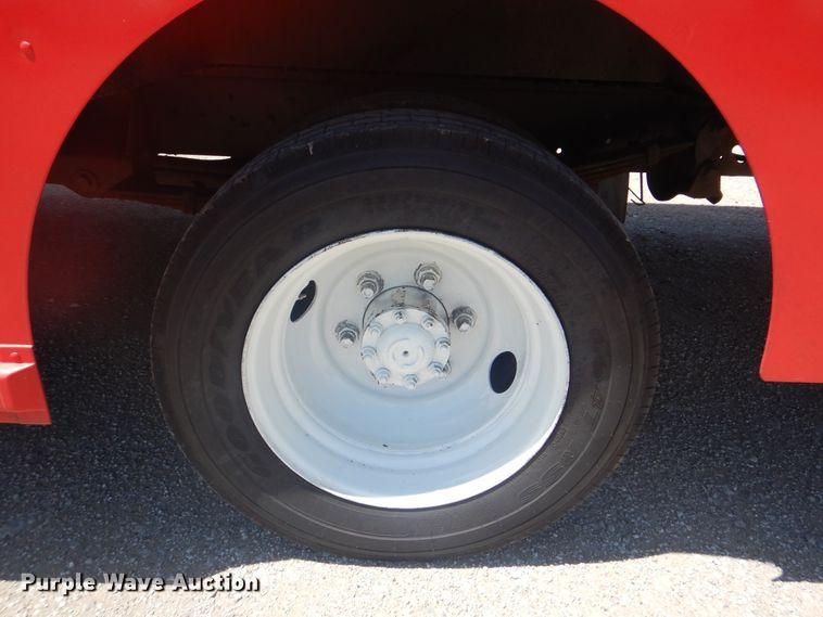 image for item GF9194 2002 Freightliner MT45 delivery truck