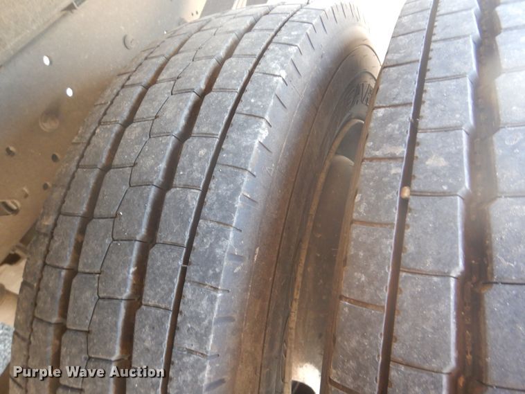 image for item GF9194 2002 Freightliner MT45 delivery truck