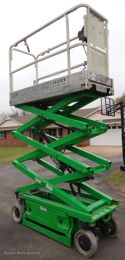 image for item GK9171 2012 JLG 1930ES  scissor lift