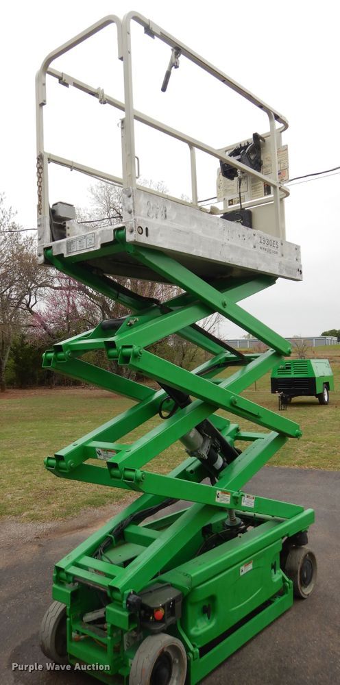 image for item GK9171 2012 JLG 1930ES  scissor lift